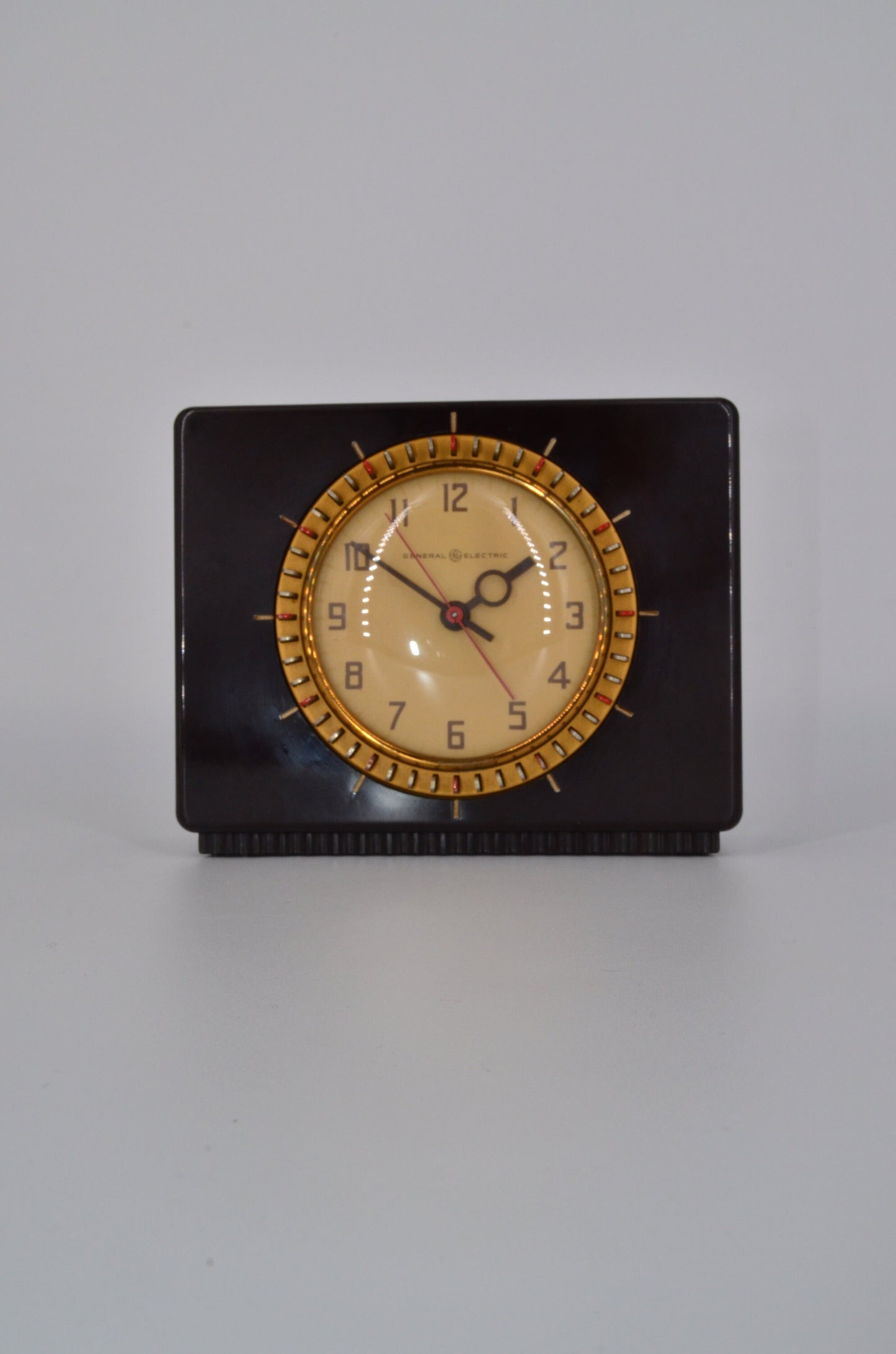 General Electric Bakelite Clock - Model 8H58 - Vintage