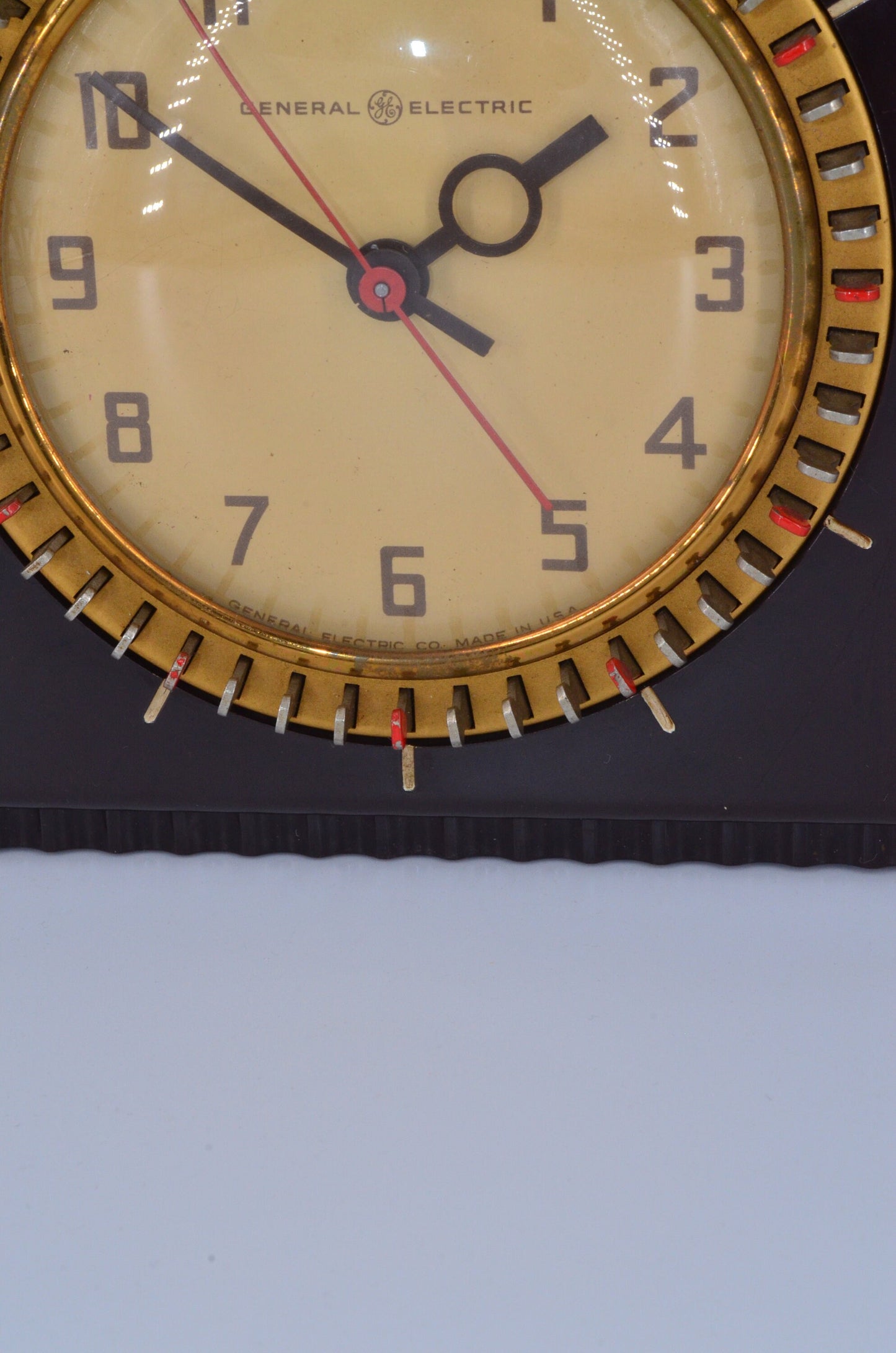 General Electric Bakelite Clock - Model 8H58 - Vintage