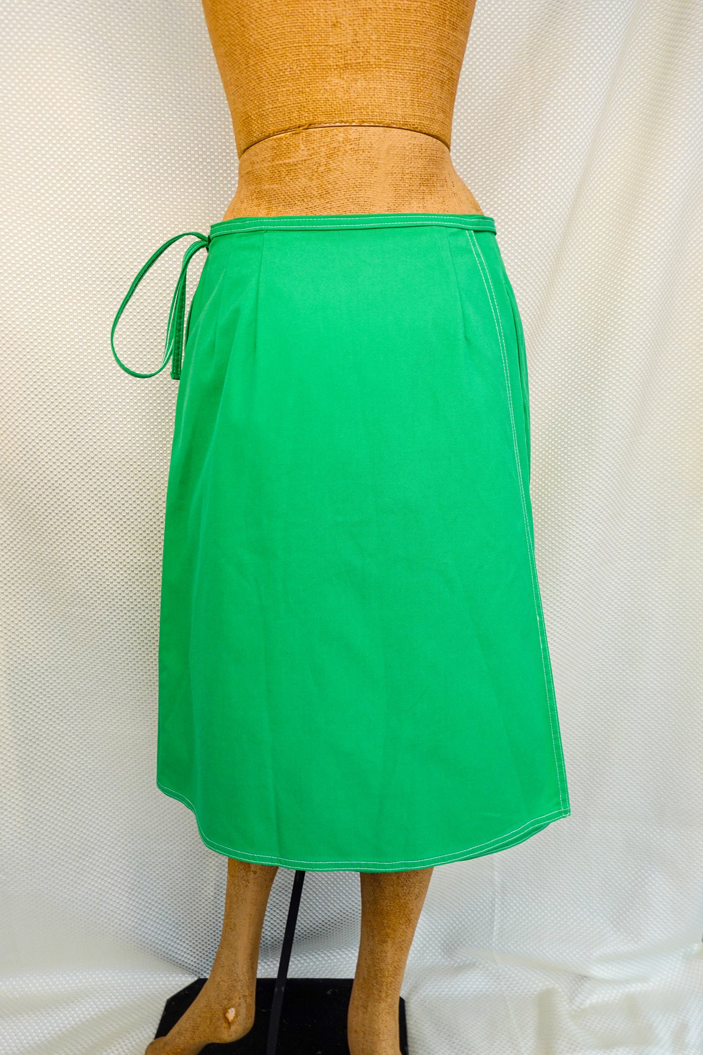 70's Green Wrap Skirt - Extremely Flattering and Adjustable "Trickskirt" - Koret / Koratron Cotton Fabric - 28" to 41.5" Waist