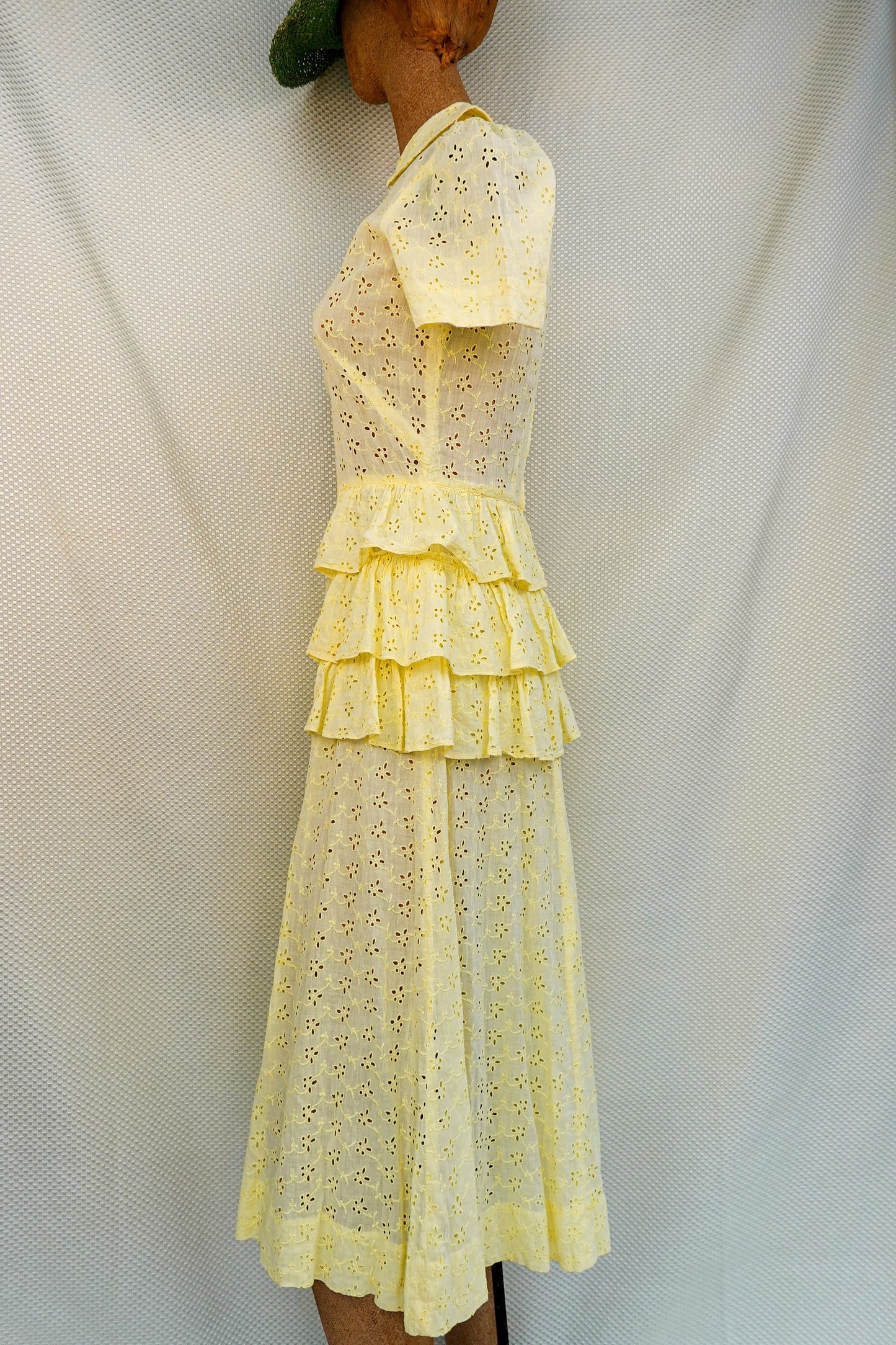50's Lightweight Cotton Eyelet Dress - Pastel Yellow - Flounce Dress with Ruffled Hips - XS/S 26" Waist