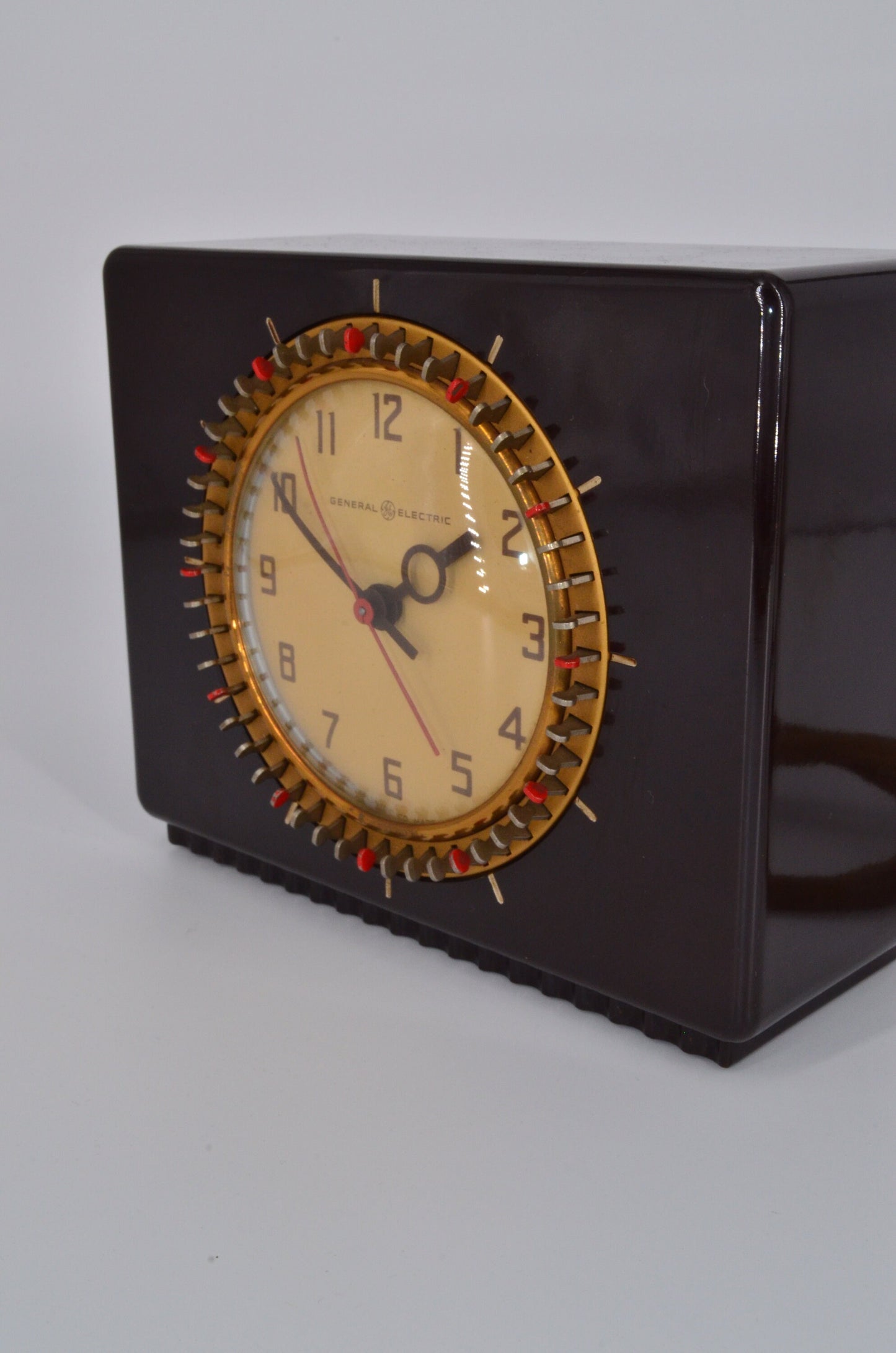 General Electric Bakelite Clock - Model 8H58 - Vintage