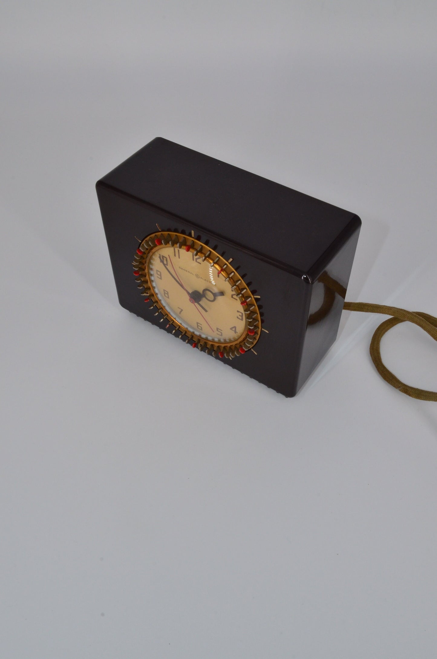 General Electric Bakelite Clock - Model 8H58 - Vintage