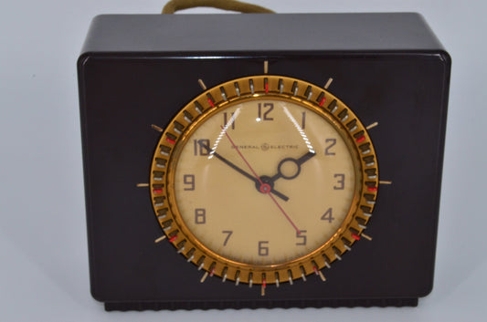 General Electric Bakelite Clock - Model 8H58 - Vintage
