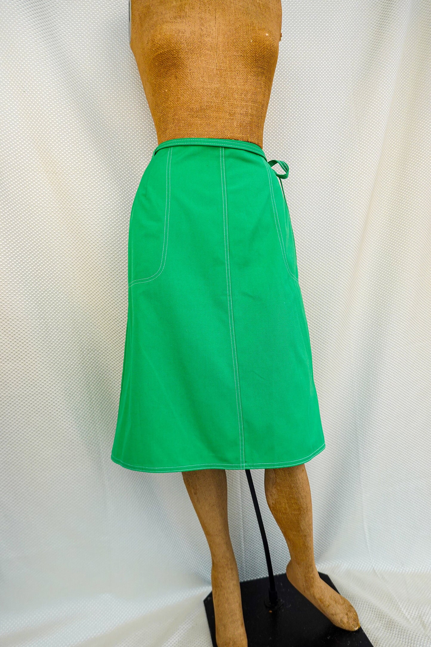 70's Green Wrap Skirt - Extremely Flattering and Adjustable "Trickskirt" - Koret / Koratron Cotton Fabric - 28" to 41.5" Waist